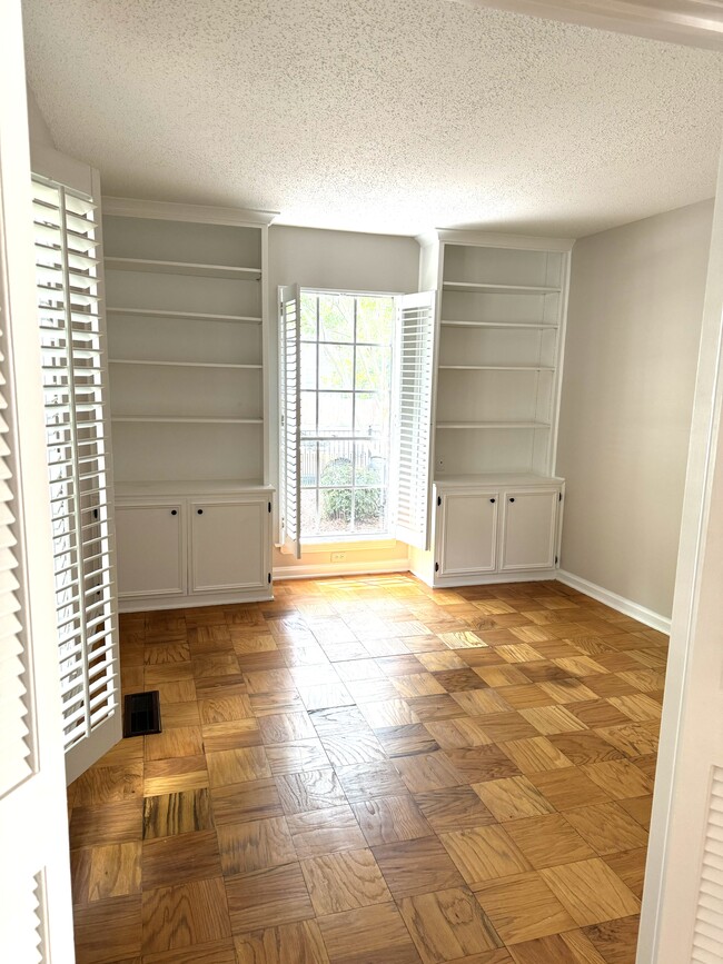 Building Photo - 505 Felder Ave