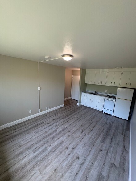 Building Photo - 5499 Claremont Ave
