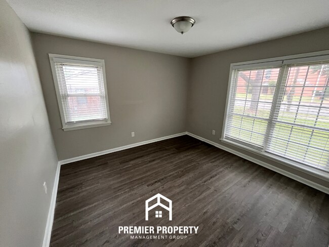 Building Photo - Spacious 4BR/2BA Home in 38118 | Hardwood Floors & Large Fenced Backyard