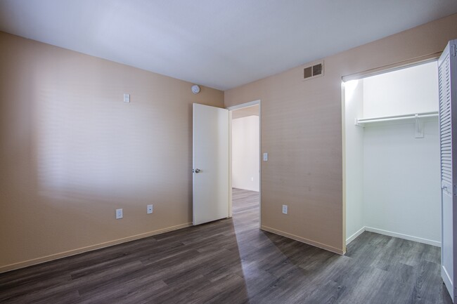 Building Photo - 7885 W Flamingo Rd