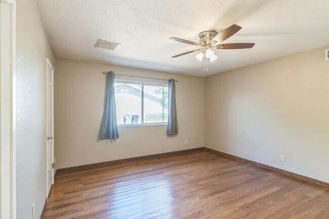 Building Photo - Charming 3BR House in Scottsdale with new ...