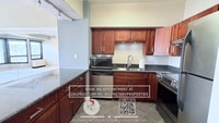 Building Photo - Bright 1 bedroom condo with spectacular views on the 25th floor!