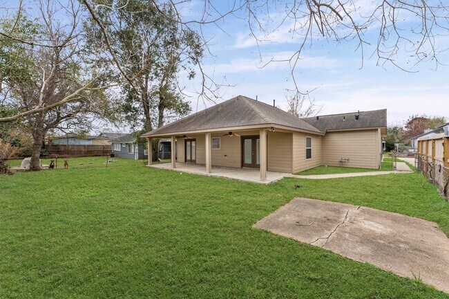 Building Photo - 3611 Wyoming St