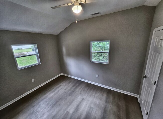 Building Photo - Newly Renovated 3 Bedroom Ranch Home