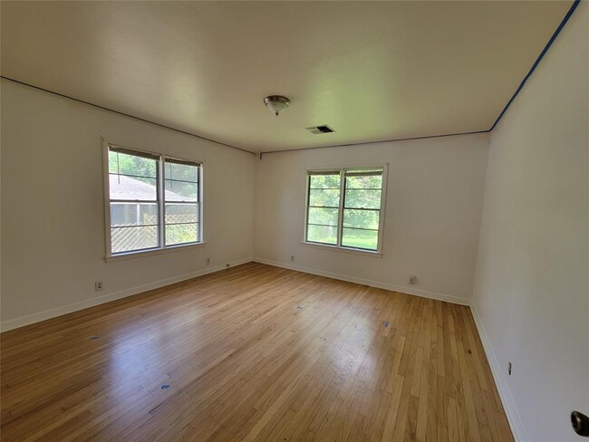 Building Photo - 411 W Mansfield St