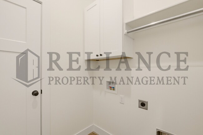 Building Photo - 601 Elmwood St