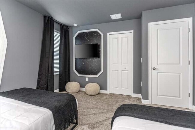 Building Photo - 9052 Sommerset Hills Dr