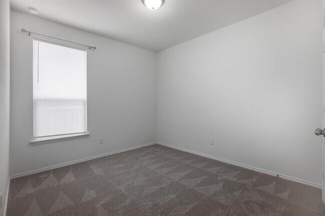 Building Photo - 210 Adeline Dr