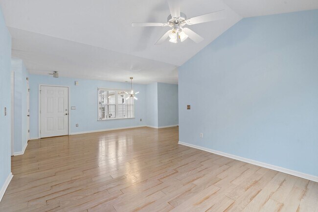 Building Photo - Amazing Home on Large Lot/3-BD 2-BTH in Ly...