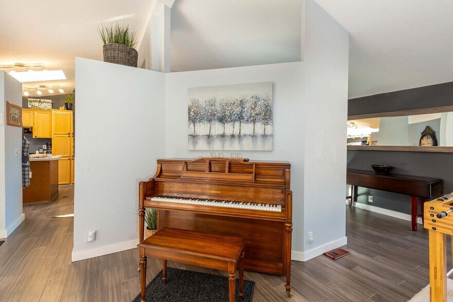 Building Photo - 60289 Cinder Butte Rd