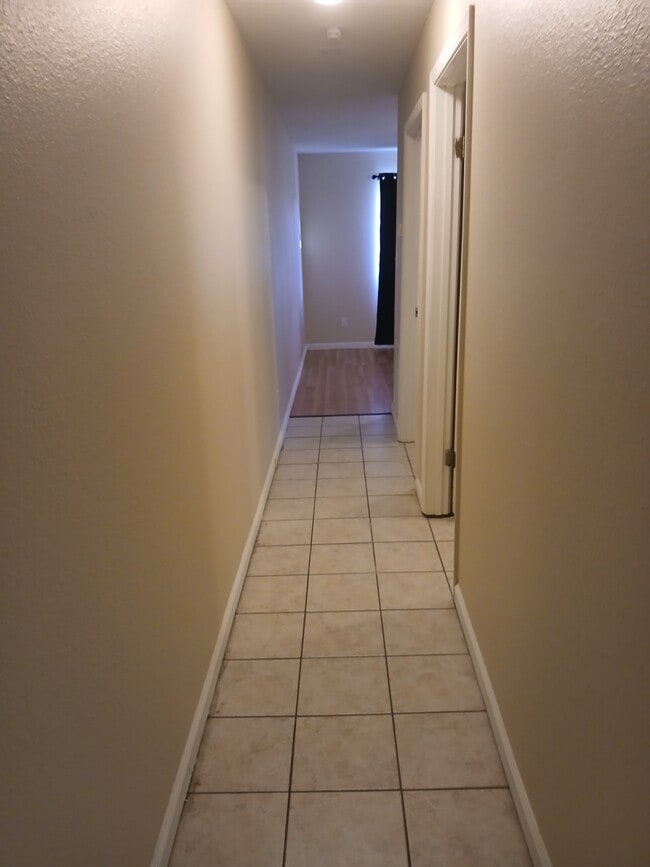 Building Photo - 510 S Poplar St