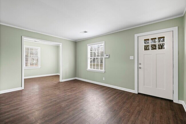 Building Photo - 4 Bedroom In Colonial Acres