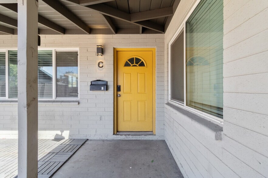 Building Photo - 2618 W Mariposa St