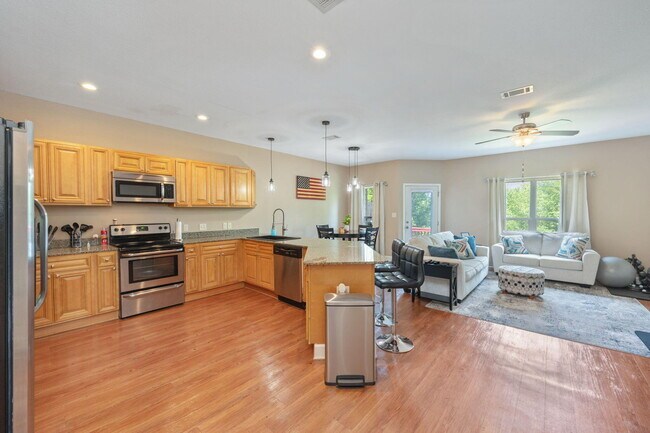 Building Photo - 406 Arbor Lake Dr