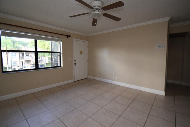 Building Photo - 7091 Golf Colony Ct