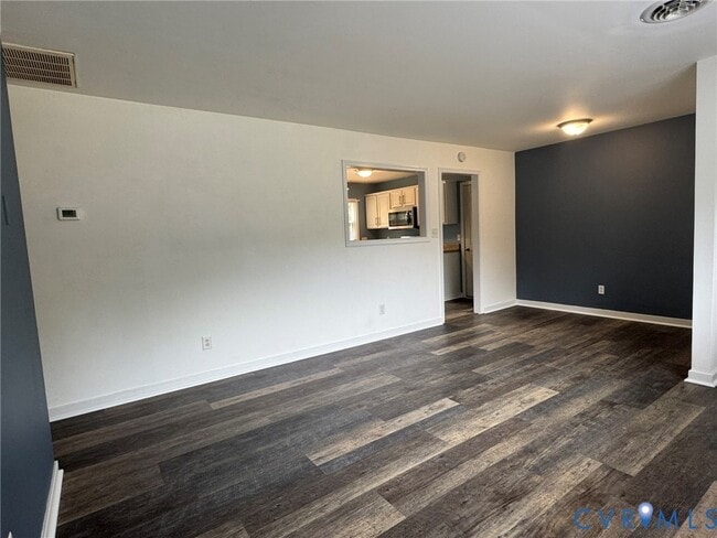 Building Photo - 2590 Pinehurst Dr