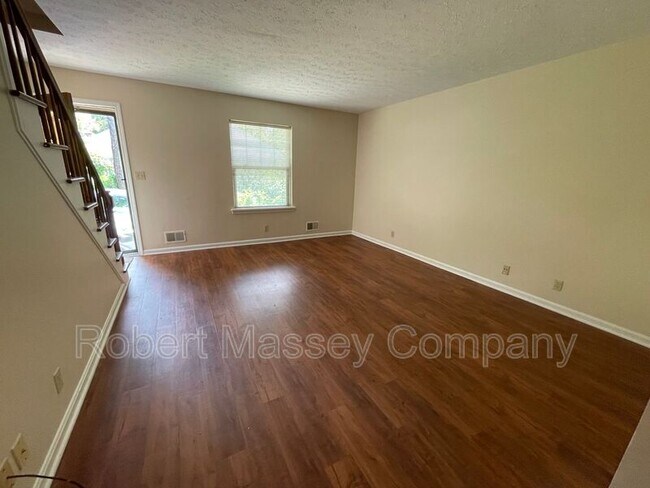 Building Photo - 2853 Grinstead Dr