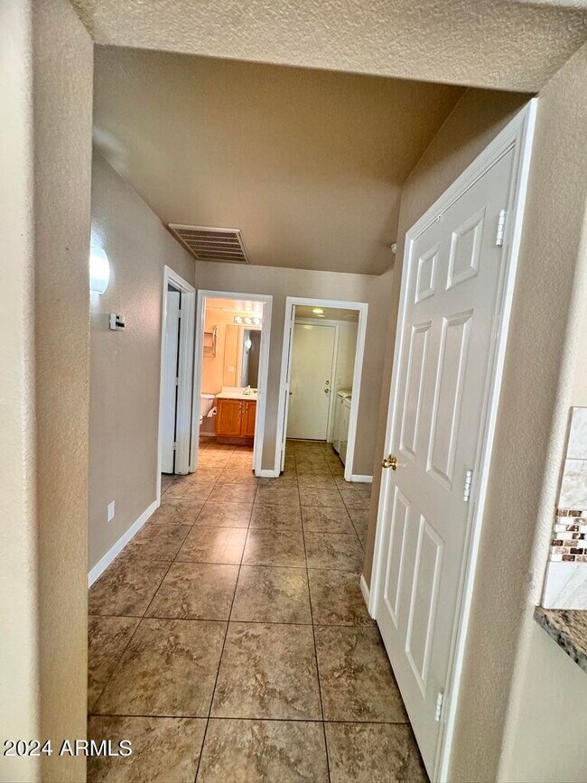 Building Photo - 1873 W Falcon Dr