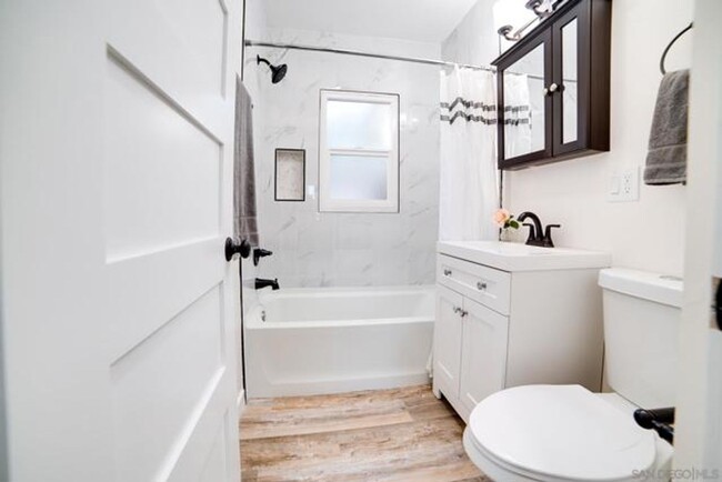 Building Photo - 2 Bed, 1 Bath House in North Park!