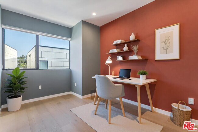 Building Photo - 906 Benton Wy