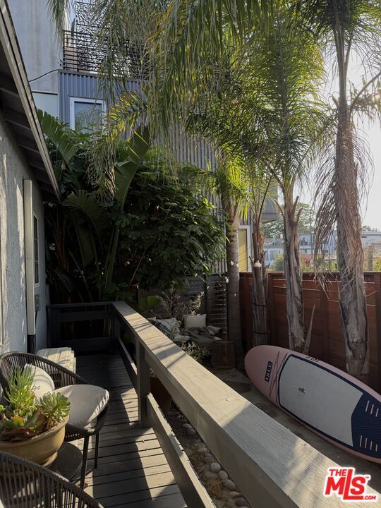 Building Photo - 830 Brooks Ave