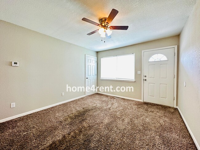 Building Photo - Wonderful Duplex Home in KCK w/ Stainless ...