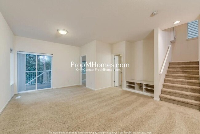 Building Photo - Spacious Three Bedroom Home on Bull Mountain - Gated Street!