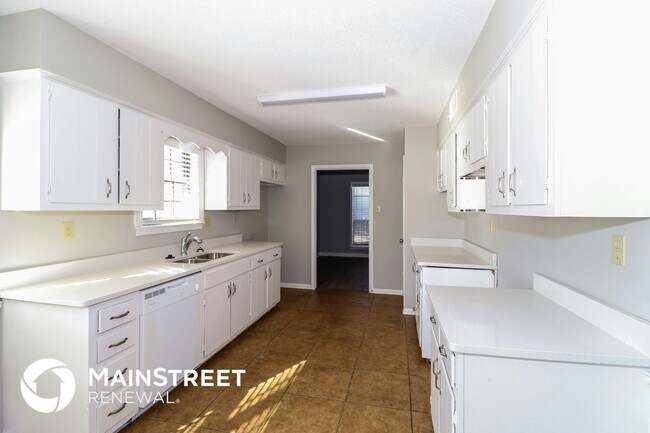 Building Photo - 5657 Redford Ave