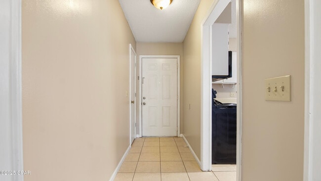 Building Photo - 807 White Oak Ct