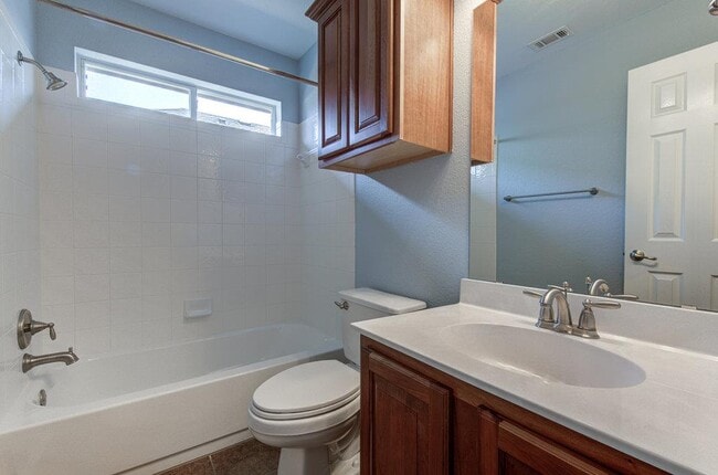 Building Photo - 307 Riverine Way