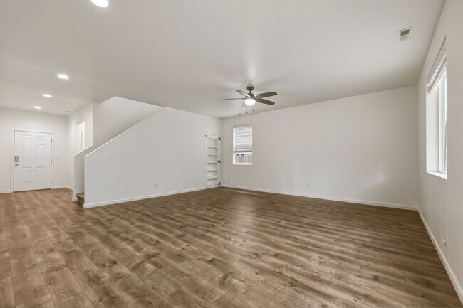 Building Photo - MOVE IN READY NOW! A/C! Multi generational living? Home office? Tumwater School District