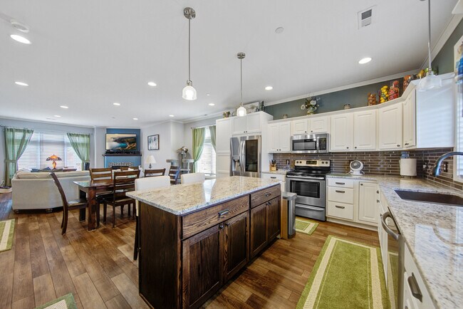 Granite counter tops with soft close drawers on center island - 2163 Rolling Green Ln