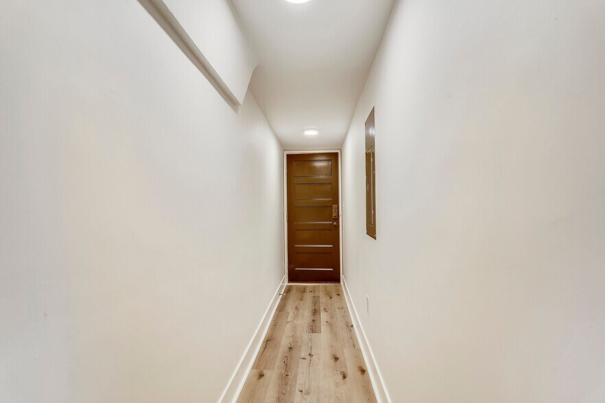 Building Photo - 1855 Mintwood Pl NW