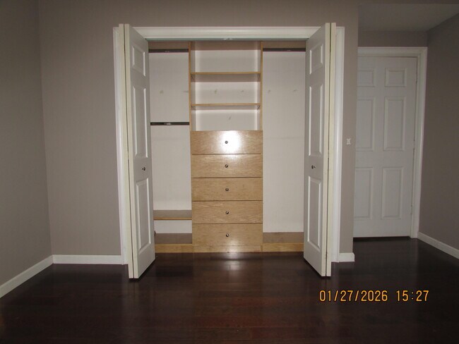 Building Photo - 350 Crestwood Cir