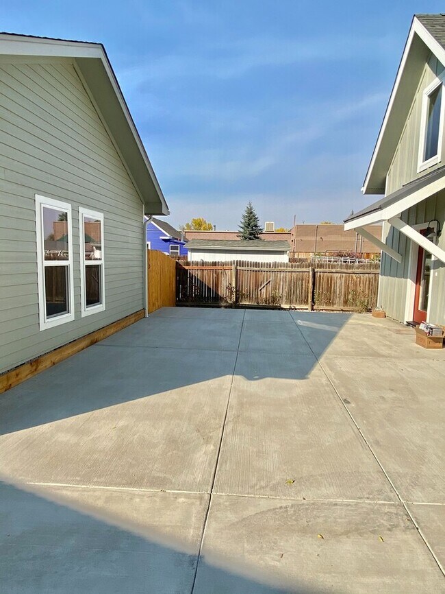 Building Photo - Modern Home in Heart of Old Town Fort Collins!