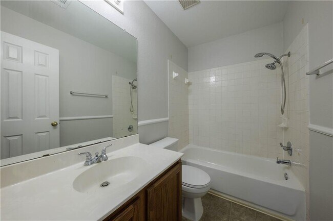 Building Photo - 2905 Rainy River Dr