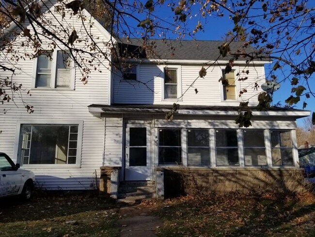 Primary Photo - 420 Maple St