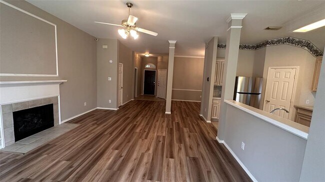 Building Photo - 3727 Parkshire Dr