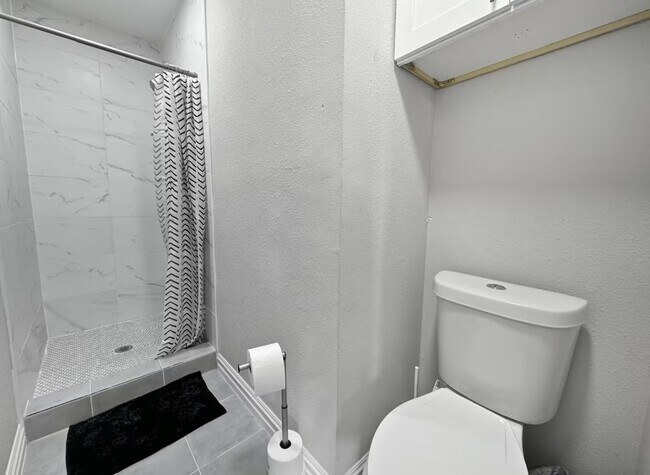 Building Photo - 1715 Crestridge Dr
