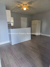 Building Photo - 2206 Lucerne Park Rd