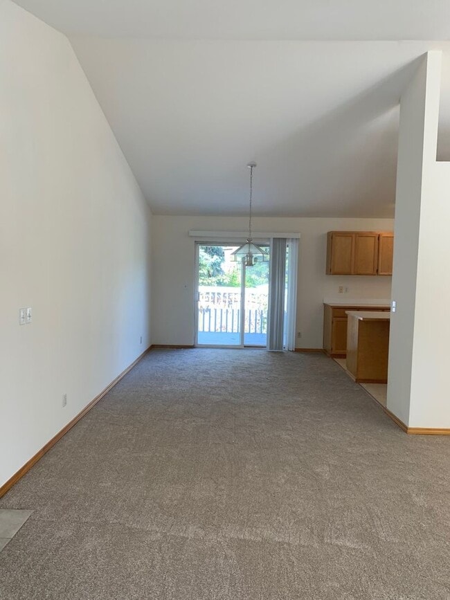 Building Photo - Newly remodel 4 bed 3 bath home in Shoreline