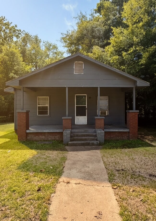 Building Photo - 2602 6th Ave N