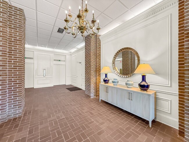 Building Photo - Downtown Charleston Living with Stunning Views