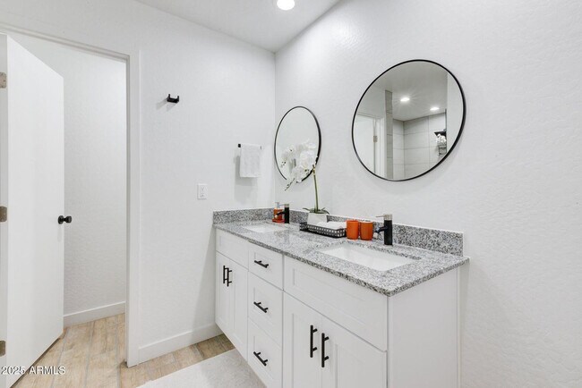 Building Photo - 341 S Mountain Rd