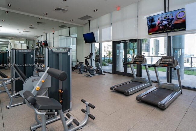 Building Photo - 1600 NE 1st Ave