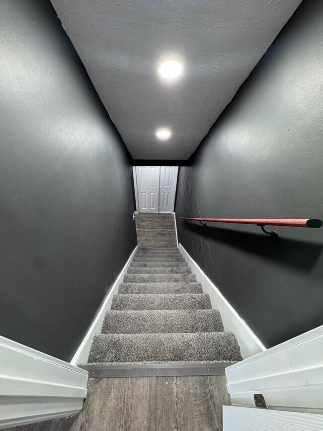 Building Photo - 2127 Winfield Ave