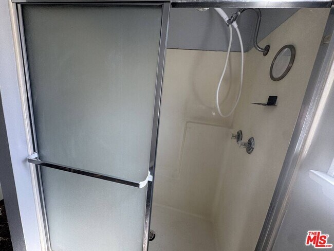 Building Photo - 6556 Forbes Ave