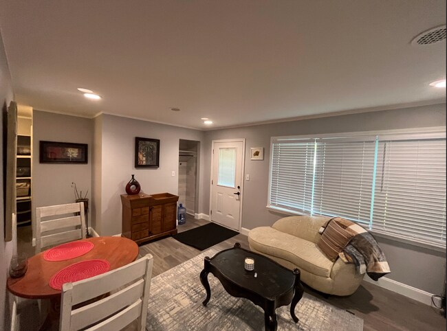 Building Photo - Fully furnished beautifully renovated house!