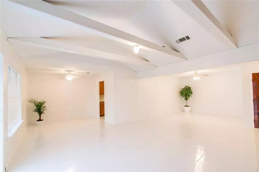 Building Photo - 2137 Shady Grove Dr