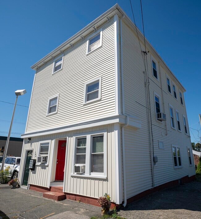 Building Photo - 144 Park St